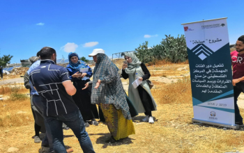 المركز الفلسطيني للاتصال والسياسات التنموية  | المركز الفلسطيني وجامعة القدس المفتوحة فرع يطا ينفذان نشاط باص الإعلام المجتمعي