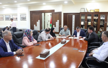 المركز الفلسطيني للاتصال والسياسات التنموية  | غرفة محافظة الخليل توقع مذكرة تفاهم مع المركز الفلسطيني للاتصال