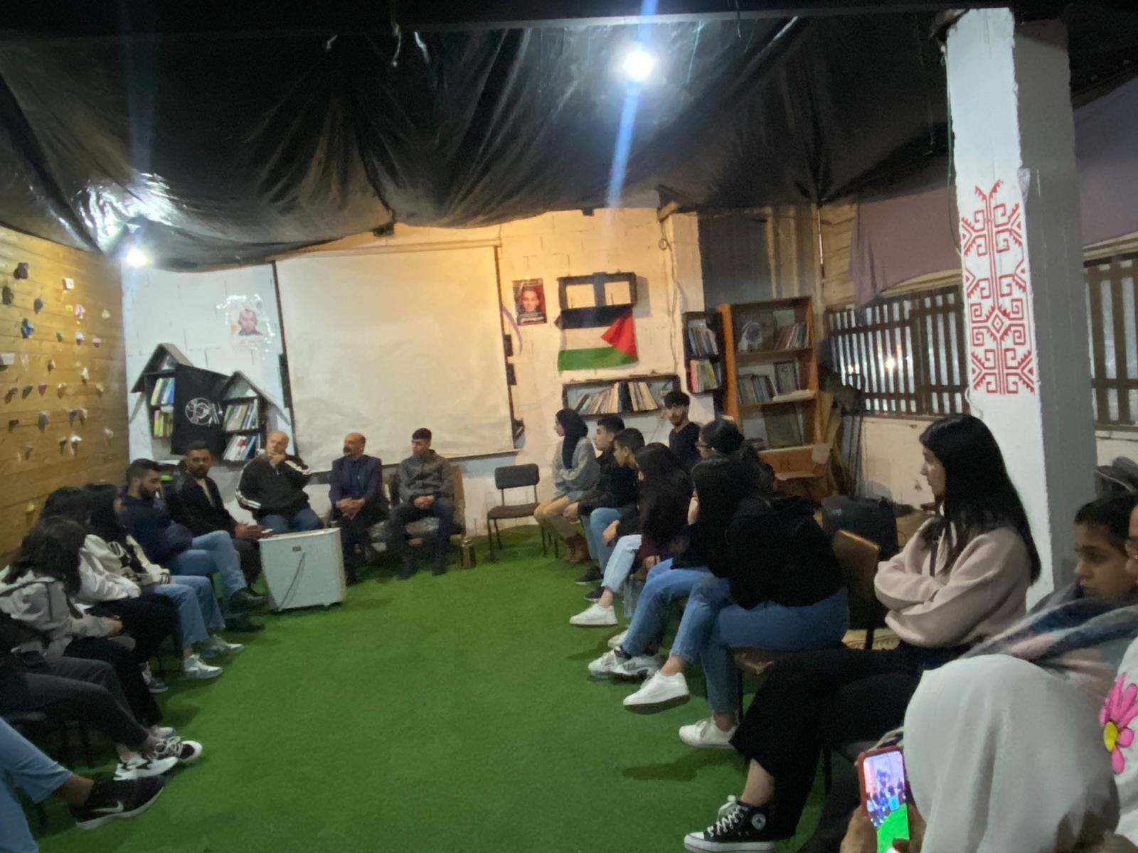 المركز الفلسطيني للاتصال والسياسات التنموية  | المشاركة السياسية للشباب 