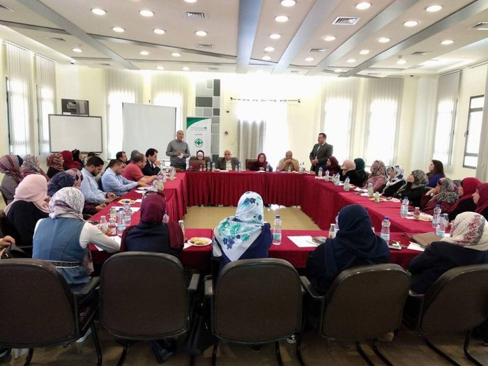 المركز الفلسطيني للاتصال والسياسات التنموية  | المركز الفلسطيني ينفذ ورشة عمل متعددة الأطراف دور المؤسسات في إجراء مراجعة نقدية في السياسات والقوانين العمالية